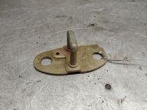 Ответная часть замка багажника 3BZUJE Mitsubishi Carisma