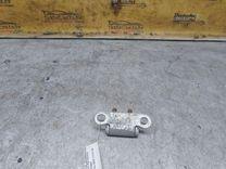 Петля крышки багажника 7YF99O Toyota Corolla