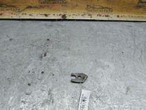 Скоба (кронштейн) крепления форсунки 26XFY5 Rover 600