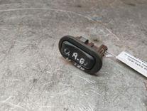 Кнопка стеклоподъемника переднего правого TGG5D3 Opel Astra