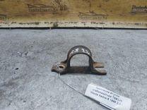 Крепление втулки стабилизатора T890JN Mazda Xedos 6 - Фото 2