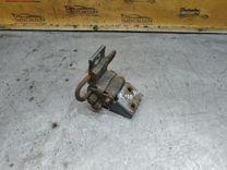 Петля двери передней левой F3H4QC Audi 100