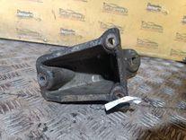 Кронштейн двигателя XKJGB2 Audi 100 купить в магазине запчастей бу