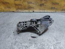 Кронштейн генератора Y0S3U9 Renault Scenic