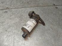 Насос (моторчик) омывателя стекла RRHT8X Toyota Avensis - Фото 2