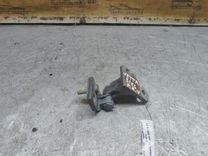 Петля двери передней правой X1R7IX Volkswagen Jetta - Фото 1