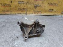 Кронштейн крепления троса КПП V2U7UY Honda Accord