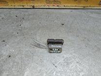 Петля крышки багажника N8YH33 Mitsubishi Carisma