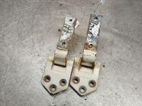 Петля двери задней левой 16W24Y Volkswagen Caddy