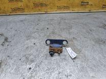 Петля крышки багажника B0R0VJ Toyota Corolla undefined