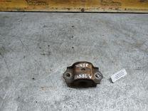 Крепление втулки стабилизатора DR5U23 Audi 100