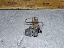 Петля двери передней правой YS4YJ7 Volkswagen Passat купить