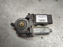 Моторчик стеклоподъемника передний правый F70PFP Volkswagen Passat - Фото 1