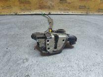 Замок двери передней правой Q2U5F2 Toyota Corolla Verso - Фото 4