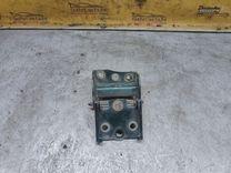 Петля крышки багажника 4P8M5W Chrysler Voyager купить с доставкой. Огромный выбор запчастей и марок авто. У нас есть практически все.