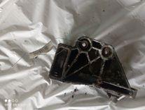 Кронштейн генератора HU9P74 BMW 7 E32