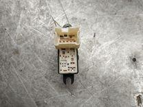 Кнопка стеклоподъемника переднего правого N7R8H6 Nissan Micra купить с доставкой