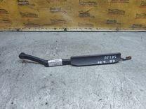 Щеткодержатель (поводок стеклоочистителя, дворник) V8RZB8 Audi 80 - Фото 1