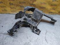 Крепление фары правой FFX9G3 Renault Scenic