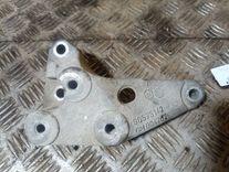 Кронштейн КПП NI0HKE Opel Astra - Фото 1