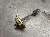 Ограничитель открывания двери передней HCS36W Nissan Micra