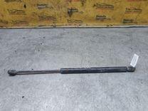 Амортизатор крышки багажника (3-5 двери) IWTW4L Toyota Corolla