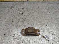 Крепление втулки стабилизатора W62L7W Audi 100 - Фото 1