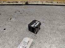 Кнопка стеклоподъемника заднего правого 640ZXL Skoda Octavia - Фото 3