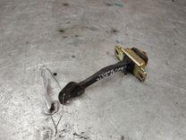 Ограничитель открывания двери передней 16NC2D Hyundai Trajet - Фото 1