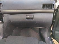 Бардачок U10W91 Toyota Avensis