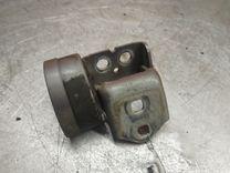 Петля двери передней правой VV8XOF Renault Scenic