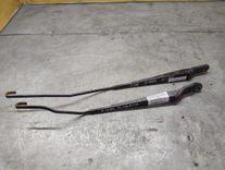 Щеткодержатель (поводок стеклоочистителя, дворник) V7CBE1 Peugeot 406 - Фото 1