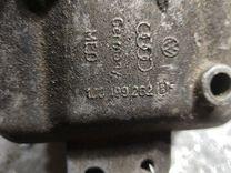 Подушка крепления двигателя KFUJHQ Volkswagen Bora купить с доставкой. Огромный выбор запчастей и марок авто. У нас есть практически все.