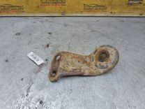 Кронштейн крепления балки подвески Q6BGS0 Toyota Avensis