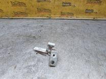 Петля двери передней правой UU9F7Q Volkswagen Polo купить на авторазборке