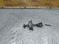 Ограничитель открывания двери передней 8SL5LO Mercedes A W168 - Фото 1