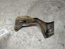 Кронштейн крепления крыла переднего левого FV6F67 Volkswagen Passat