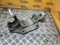 Кронштейн генератора N7563J Volkswagen Golf