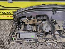 Панель передняя салона (торпедо) 7SG139 Peugeot Partner undefined