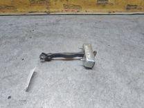 Ограничитель открывания двери передней U2L916 Toyota Corolla - Фото 1