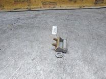 Петля крышки багажника 7YF99O Toyota Corolla - Фото 4