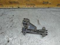 Кронштейн крепления бампера заднего P75Z22 Audi 100