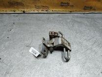 Петля двери передней правой YS4YJ7 Volkswagen Passat