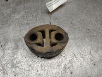 Кронштейн глушителя S84ERQ Mazda Premacy - Фото 1