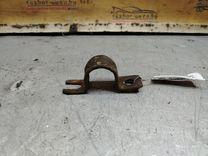 Крепление втулки стабилизатора 4Y51NU Nissan Primera - Фото 2