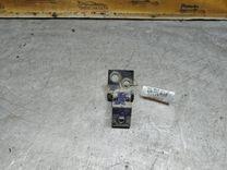 Петля двери передней левой 7LW97Z Volkswagen Golf купить