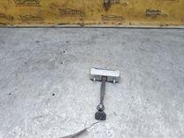 Ограничитель открывания двери передней U2L916 Toyota Corolla - Фото 2