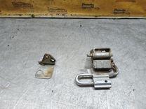 Петля двери задней левой J29UF0 Volkswagen Passat купить на авторазборке