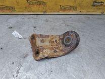 Кронштейн крепления балки подвески OY5VX4 Toyota Avensis