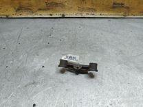 Скоба (кронштейн) крепления форсунки U6B5J8 Audi 80